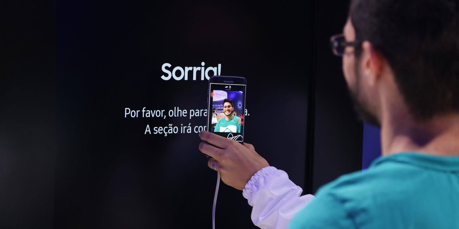 Review Your Moment - Selfie Camera with Button Control
